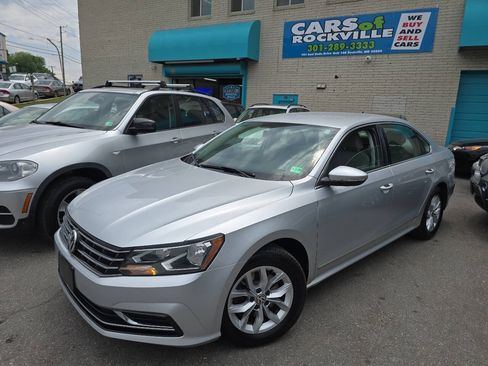 Used 2016 Volkswagen Passat 1.8T S FWD image 3
