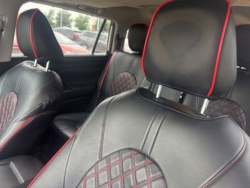 Used 2023 Toyota Highlander XLE FWD image 9