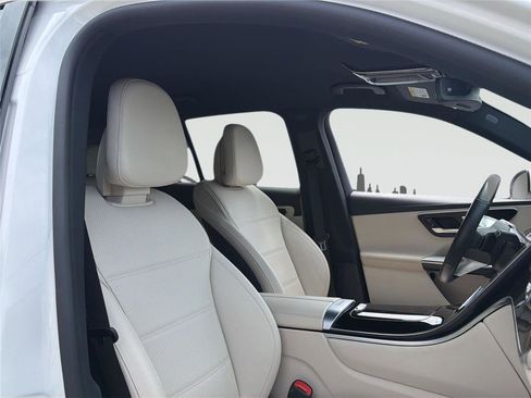 Used 2023 Mercedes-Benz GLC 300 4MATIC image 32