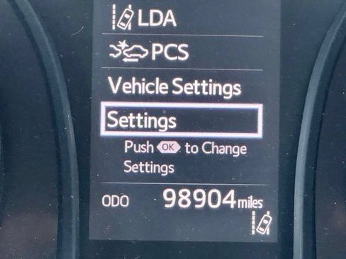 Used 2018 Toyota Camry LE FWD image 19