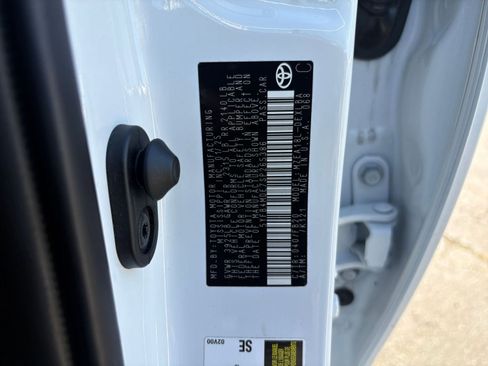 Used 2025 Toyota Corolla LE image 27