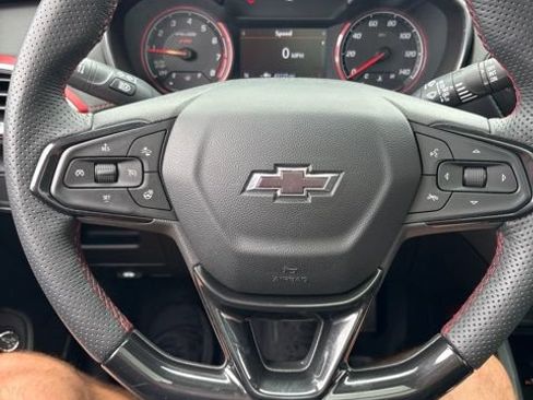 Used 2023 Chevrolet TrailBlazer RS w/ Sun and Liftgate Package FWD image 8