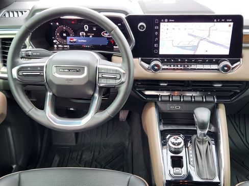 Certified 2025 GMC Canyon Denali image 27