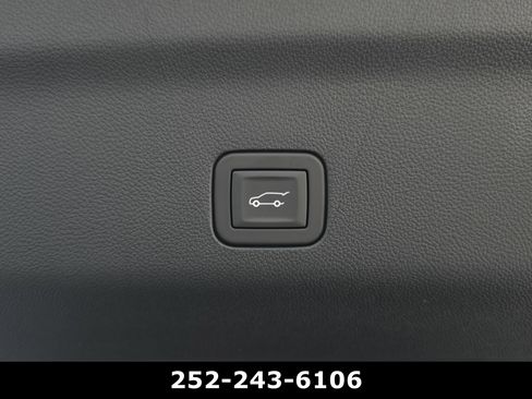 Used 2025 Chevrolet Suburban Z71 w/ Z71 Off-Road Package AWD/4WD image 41