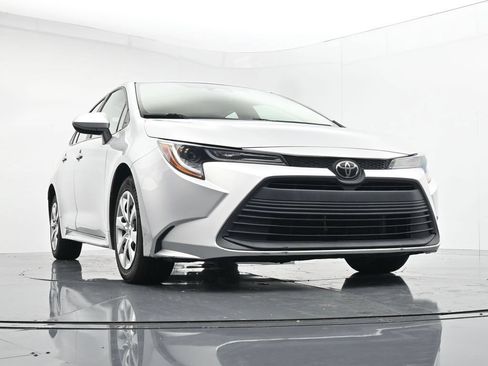 Used 2023 Toyota Corolla LE FWD image 29