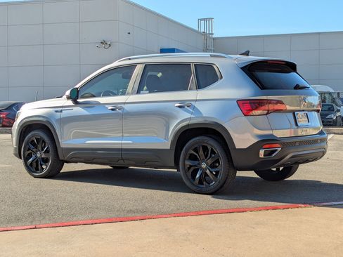 Used 2023 Volkswagen Taos SE w/ Black Wheel Package image 5