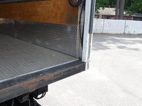 Used 2016 Ford F750 2WD Regular Cab Super Duty image 37
