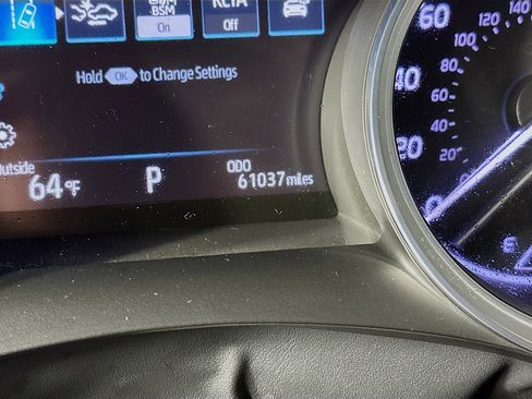 Used 2020 Toyota Camry SE w/ Cold Weather Package image 19