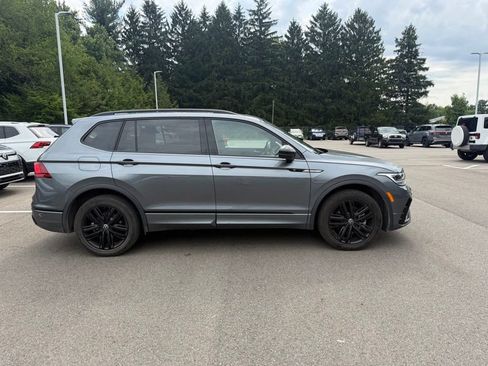 Used 2022 Volkswagen Tiguan SE R-Line AWD/4WD image 5
