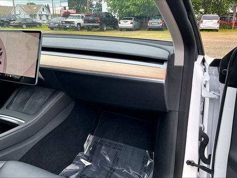 Used 2022 Tesla Model Y Performance AWD/4WD image 19