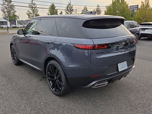 New 2025 Land Rover Range Rover Sport SE image 3