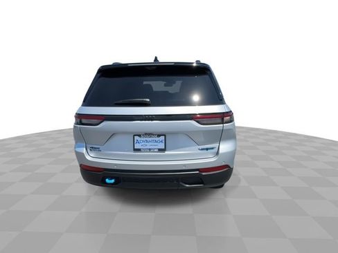 Used 2022 Jeep Grand Cherokee Trailhawk w/ Advanced Protech Group II AWD/4WD image 7