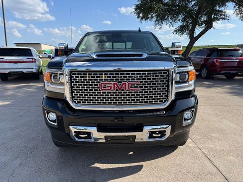 Used 2017 GMC Sierra 2500 Denali w/ Duramax Plus Package AWD/4WD image 2
