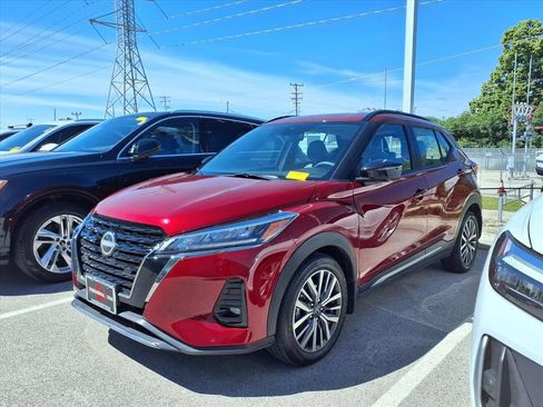 Used 2023 Nissan Kicks SR w/ SR Premium Package FWD image 3