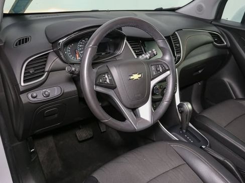 Used 2022 Chevrolet Trax LT w/ LT Convenience Package AWD/4WD image 18