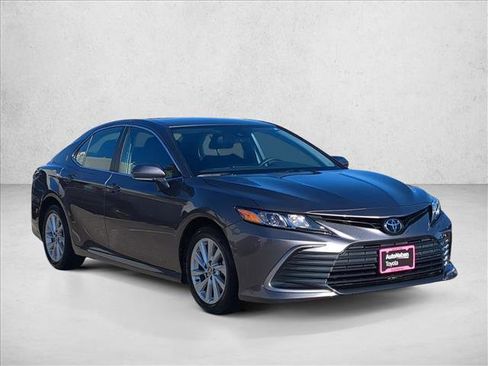 Used 2021 Toyota Camry LE w/ Convenience Package image 3