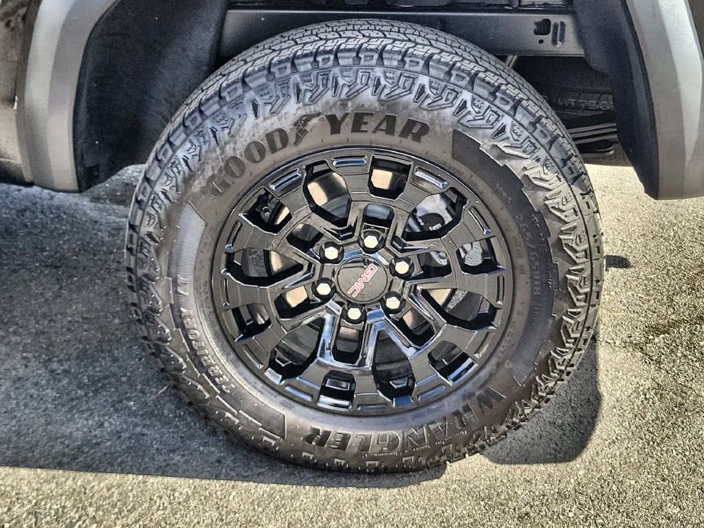 Used 2026 GMC Canyon Elevation RWD image 32