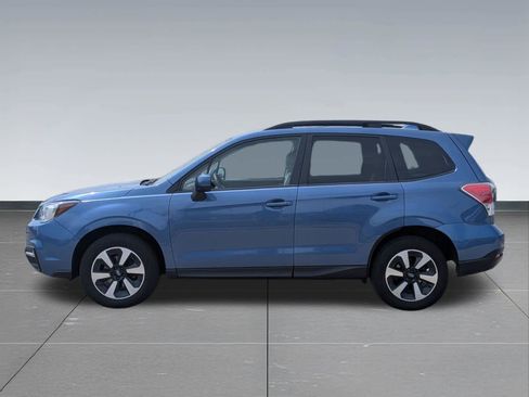Used 2017 Subaru Forester 2.5i Premium AWD/4WD image 2