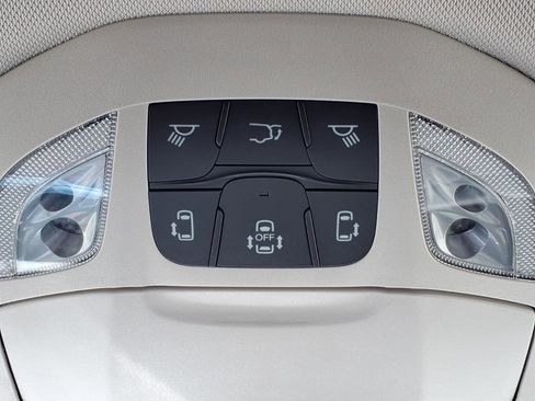 Used 2024 Chrysler Pacifica Touring-L FWD image 22