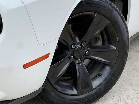 Used 2018 Dodge Challenger SXT RWD image 8