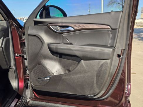 Used 2023 Buick Envision Avenir image 30