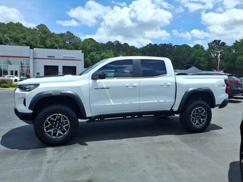 Used 2024 Chevrolet Colorado ZR2 w/ Technology Package AWD/4WD image 3