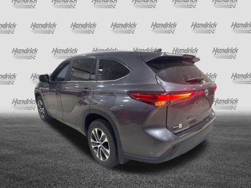 Used 2023 Toyota Highlander XLE AWD/4WD image 45