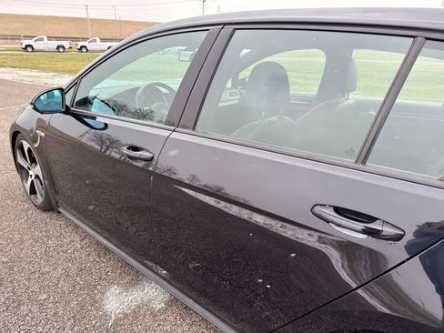 Used 2016 Volkswagen Golf 4-Door image 9