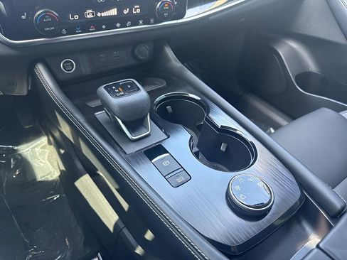 Used 2023 Nissan Rogue SL w/ SL Premium Package image 17