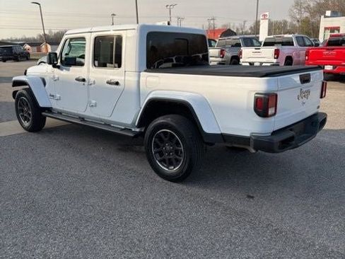 Used 2023 Jeep Gladiator Overland image 2