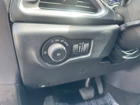 Used 2018 Chrysler Pacifica Limited w/ Advanced Safetytec Group FWD image 27