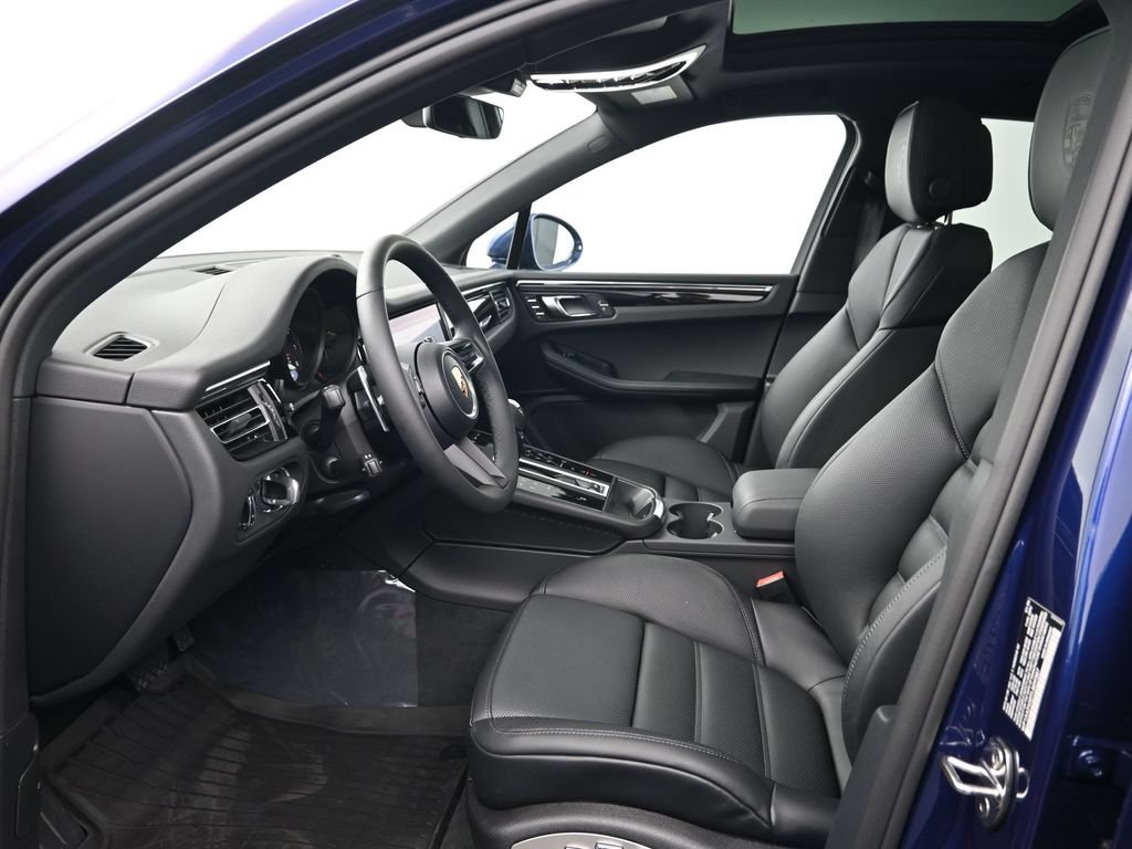Certified 2026 Porsche Macan AWD/4WD image 4
