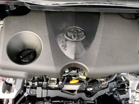 Used 2025 Toyota Sienna XLE w/ XLE Plus Package FWD image 32