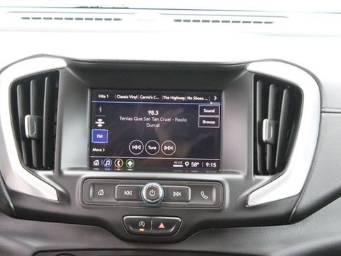 Used 2022 GMC Terrain SLE image 15