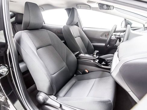 Used 2023 Toyota Prius LE image 33