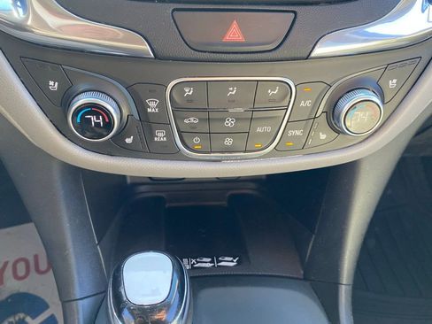 Used 2018 Chevrolet Equinox Premier image 25