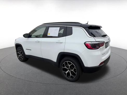 Used 2025 Jeep Compass Limited image 10