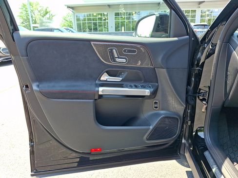 Used 2026 Mercedes-Benz GLB 250 4MATIC image 13