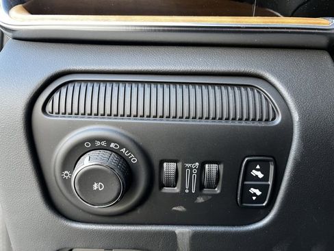 Used 2024 Jeep Grand Wagoneer Series III w/ Rear Seat Video Group 1 image 24