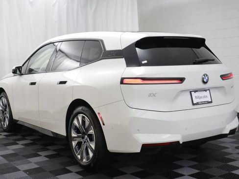 Used 2026 BMW iX xDrive45 w/ Premium Package AWD/4WD image 14