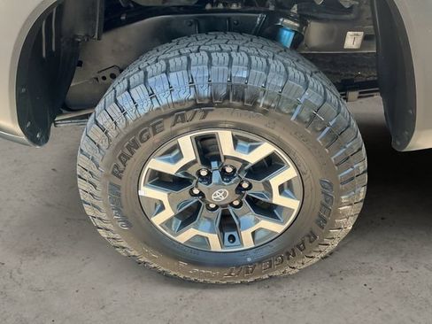 Used 2023 Toyota Tacoma TRD Off-Road w/ Advanced Technology Package AWD/4WD image 9