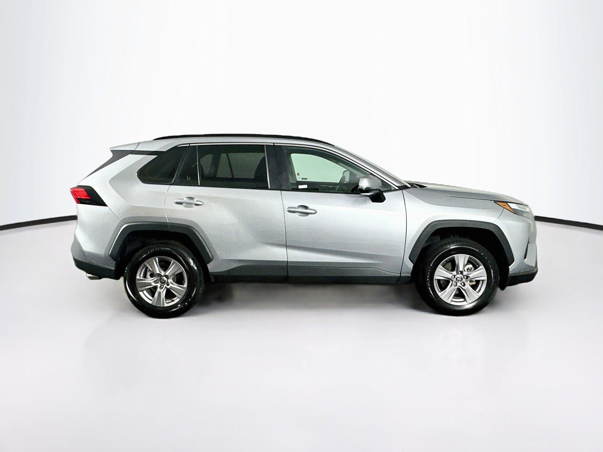 Used 2025 Toyota RAV4 XLE AWD/4WD image 10