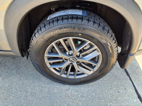 Used 2023 Nissan Rogue S AWD/4WD image 12