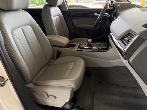 Used 2019 Audi Q5 2.0T Premium w/ Convenience Package AWD/4WD image 18