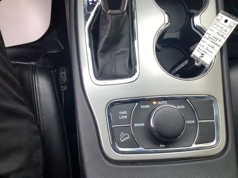 Used 2020 Jeep Grand Cherokee Limited image 15