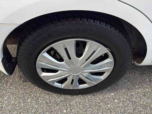 Used 2016 Nissan Versa SV image 12