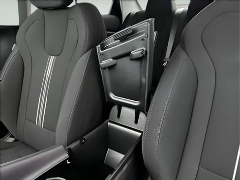 Used 2025 Hyundai Elantra Blue image 28