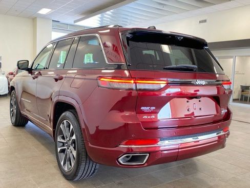 Used 2025 Jeep Grand Cherokee Overland w/ Luxury Tech Group IV AWD/4WD image 5