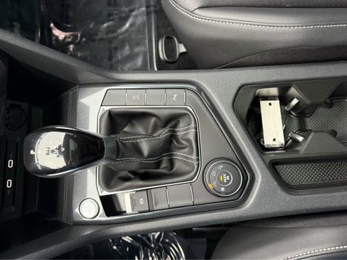 Used 2024 Volkswagen Tiguan SE R-Line image 24