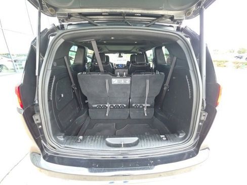 Used 2020 Chrysler Pacifica Limited image 26